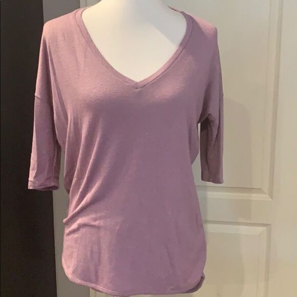 👕 Express Super Soft Relaxed Shine V-Neck Tee - Size Small - Purple - Picture 2 of 5